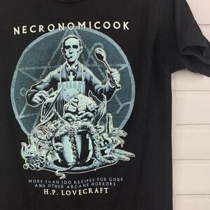 Tee Villain Tshirt Necronomicon HP Lovecraft t-shirt ringspun medium